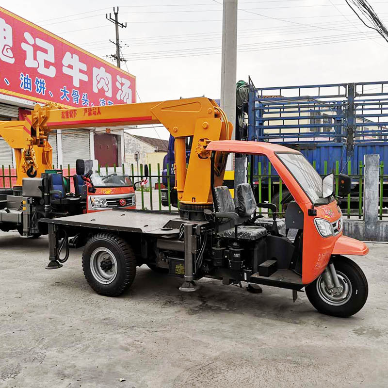 三馬車改裝隨車吊 吊樹移樹三輪車隨車吊 吊路燈桿小型吊車